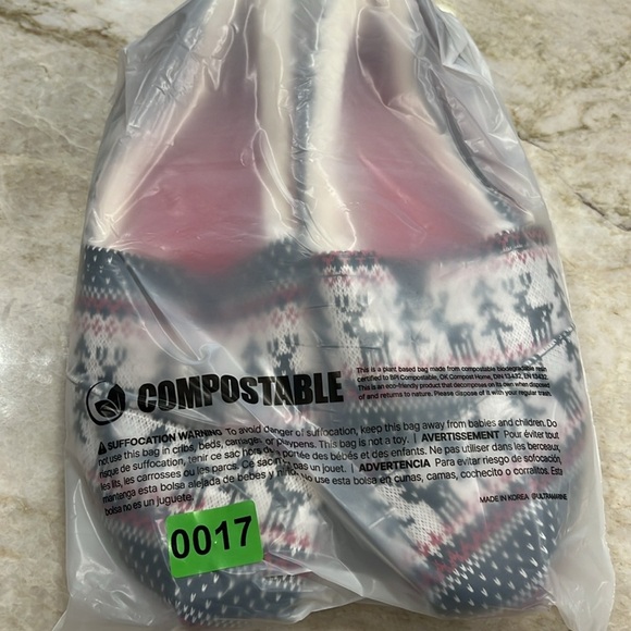 NEW TOMS Alpargata Slippers | Fair Isle Reindeer Print | Faux Fur Lined | Size 9 - Picture 11 of 11